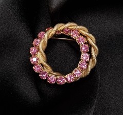 Vintage 1960s-1980s Gold-Tone Rhinestone Circle Pink Brooch