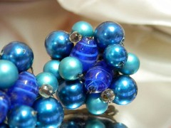 Beautiful Vintage 1950’s Japan Blue Cluster Bead Earrings 1959je