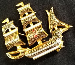 Vintage 1950’s Damascene Spanish Galleon Ship 45mm Gold-Tone Brass/Enamel Brooch