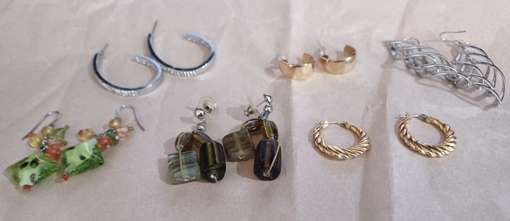 6 Pair Pierced earrings. Great condition and quality