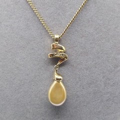 CAROL LEE SIGNED VINTAGE GOLDEN FAUX PEARL GOLDTONE CHAIN NECKLACE 15″