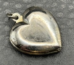 Vintage Silver Tone Etched Heart Photo Locket Pendant Engraved Floral