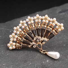Vintage Classical Dripping Oil Cut-out Pearl Fan Brooch Jewelry Gift Accessories