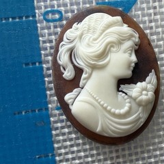 1970-80’s Purchased Cameo Fantastic Detailed Japan Crafting Jewelry 1.5” pearls