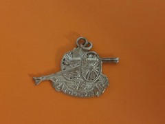 VINTAGE STERLING SILVER 1914 1915 WW1 75 mm CANON GUN PENDANT.