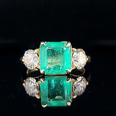 Vintage 14k Yellow Gold Engagement Ring 3.01CT. Natural Green Colombia Emerald