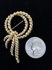 CROWN TRIFARI Signed Gold Plated Brooch Knotted Rope Pin Vintage 1950’s