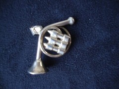 VINTAGE STERLING SILVER STAMPED 925 FRENCH HORN 3 DIMENSIONAL/FIGURAL PENDANT