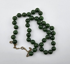 Vintage Necklace Green Serpentine Gemstone 10mm Beads Knotted Gold Tone 24″