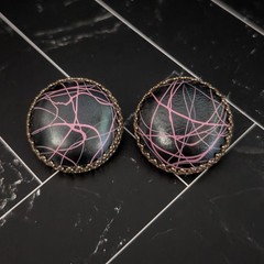 Vintage Clip On Earrings 1 & 1/8″ Large Black, Pink, Gold Tone, Artistic Retro