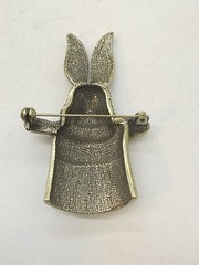 Off Park Rabbit in Hat Pin Brooch Magician Magic Large Crystals JTV Statement