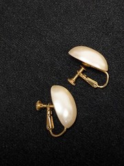 Vintage Ivory Color Acrylic Faux Pearl Cream Oval Screw Back Clip Earrings