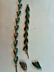 Unsigned Vintage Lisner Style 3 Piece Parure, Two-Tone Teal Thermoset Tulip Leaf