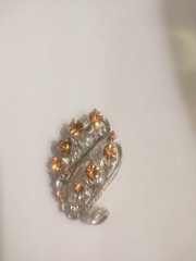 Vtg Lisner Gold Tone With Amber Colored Rhinestone Brooch 1 Dead Stone