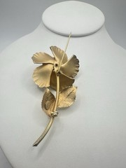 VTG Weiss Signed Gold Tone Rose Flower Brooch Pin 3.5in Estate Sale Beaded
