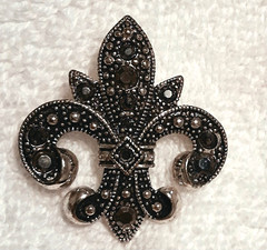 SILVER AND BLACK CZ FLEUR DE LIS PIN NEW
