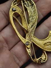 Vintage Signed Tona Ribbon Brooch Brushed and Textured Gold Tone Swirl Design