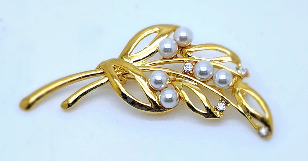 elegant Vintage style Gold Tone fake pearl & crystal fashion jewelry Brooch/pin