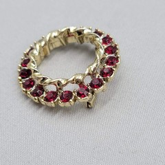Vintage Gerry’s Red Rhinestone Open Circle Wreath Brooch Gold tone 1.5″