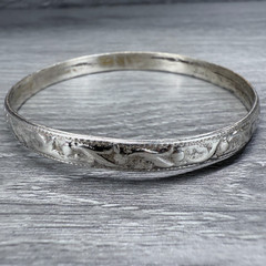 Vtg Bangle Bracelet Mexico Floral Motif Design Non-Magnetic Metal Unmarked #2170