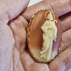 Gold Tone Pink Cameo Oval Brooch