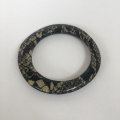 Black Beige Snakeskin Pattern Bangle Bracelet Fashion Jewelry Unisex Vin (3.5in)