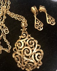 Trifari Rare Trifarium baroque Demi Parure Pendant & Earrings Vin Statement NR!