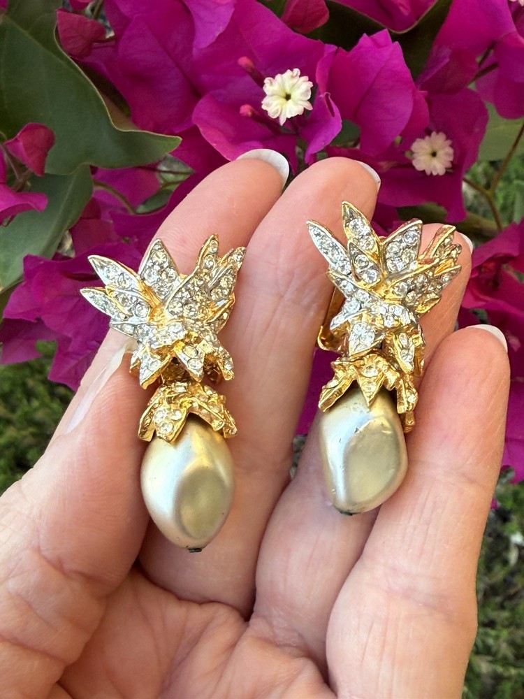 VINTAGE KENNETH LANE COUTURE CHAMPAGNE PEARL & CRYSTAL EARRINGS GOLD TONE