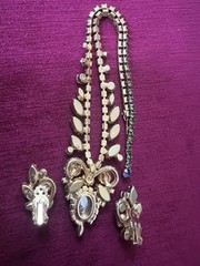 VTG JULIANA STUNNING BIB NECKLACE W/ MATCHING EARRINGS SET GREEN & AMETHYST
