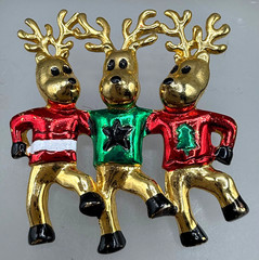 VINTAGE ESTATE GOLD TONE ENAMEL RED GREEN DANCING REINDEER CHRISTMAS BROOCH PIN