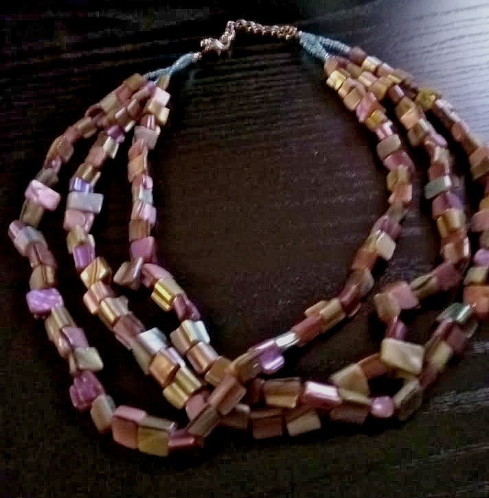 nulticolor Mother of Pearl necklace multi strand beach boho vintage 90s