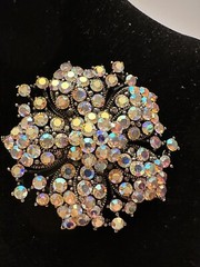 VTG POT METAL AURORA BOREALIS RHINESTONE 2.25” DIAMETER BROOCH PIN PENDANT