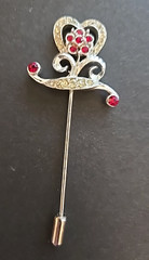 Vintage stick pin heart floral design clear & red rhinestones gold tone