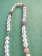 Vintage COLORFUL Acrylic & FAUX PEARL Beaded Necklace