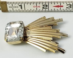 Vintage Goldtone & Clear Faceted Clear Plastic Stone Brooch Pin Gold Tone