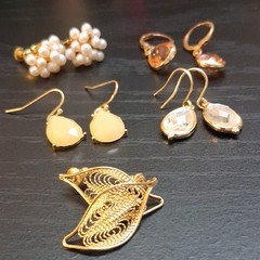 7pc Mixed Lot Women’s Fashion Earrings & Hair Clip, Gold Tone Metal Glass