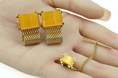 Swank Designer Signed Yellow Thermoset Gold Plate Mesh Cufflinks Tie Tac Set