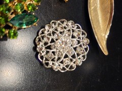 Vuntage To Now Goldtone Leaf Rhinestone Flower Floral Bouquet Brooch Lot 293-162