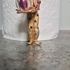 HAR Genie Figural Brooch Crystal Ball Rhinestone Vintage Gold Tone Brooch