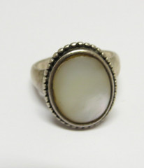 925 Sterling Silver Vintage Mother-of-Pearl Ring Size 10 or 11