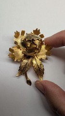 Vintage WARNER mechanical gold tone Day to Night flower brooch pin