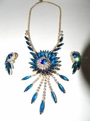 GORGEOUS DELIZZA & ELSTER JULIANA BOOK PIECE BLUE SUNBURST NECKLACE AND EARRINGS