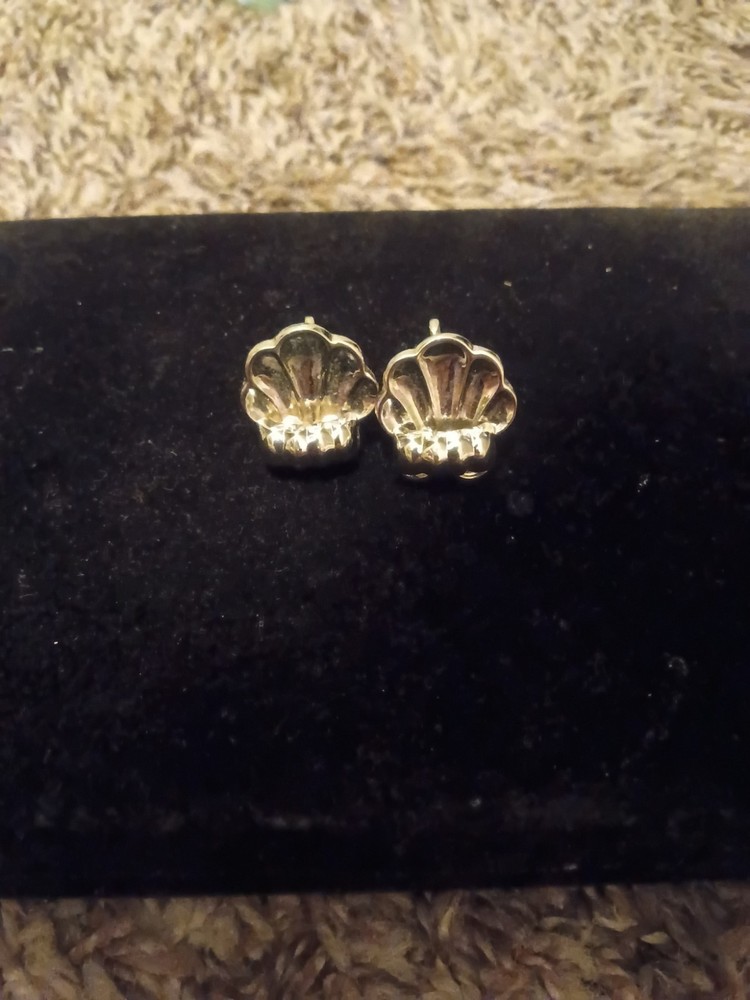 Women Silver Toned Shell Clip On Earrings