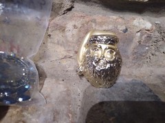 Brooch Pin Santa Christmas Gold Tone Head Pin Metal Matte Gloss Vintage Jewelry