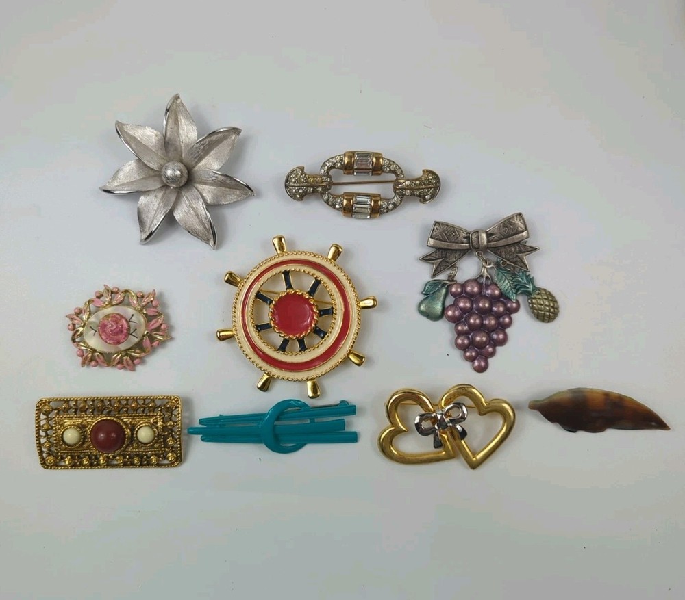 Lot of 9 Vintage Costume Estate Jewelry Pins Brooches Mixed Lot Gold Silver Tone