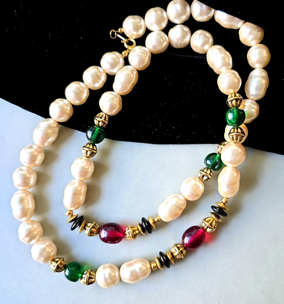 Vintage Faux Baroque Pearls Red Green Black Gold Lucite Beads Necklace 28″L
