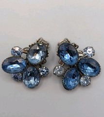 1950s–1960s Sapphire Blue Rivoli & Oval Rhinestone Brooch + Earrings Demi-Parure