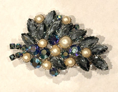 AURORA BOREALIS BLUE NAVETTE FAUX PEARL RHINESTONE 3″ LEAF FLORAL BROOCH VINTAGE
