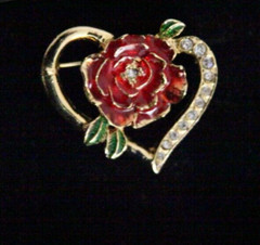 Vintage Gold Tone Red Green Heart w/Rhinestone Brooch Pin Size 1.5″ X 1.5″ BB836