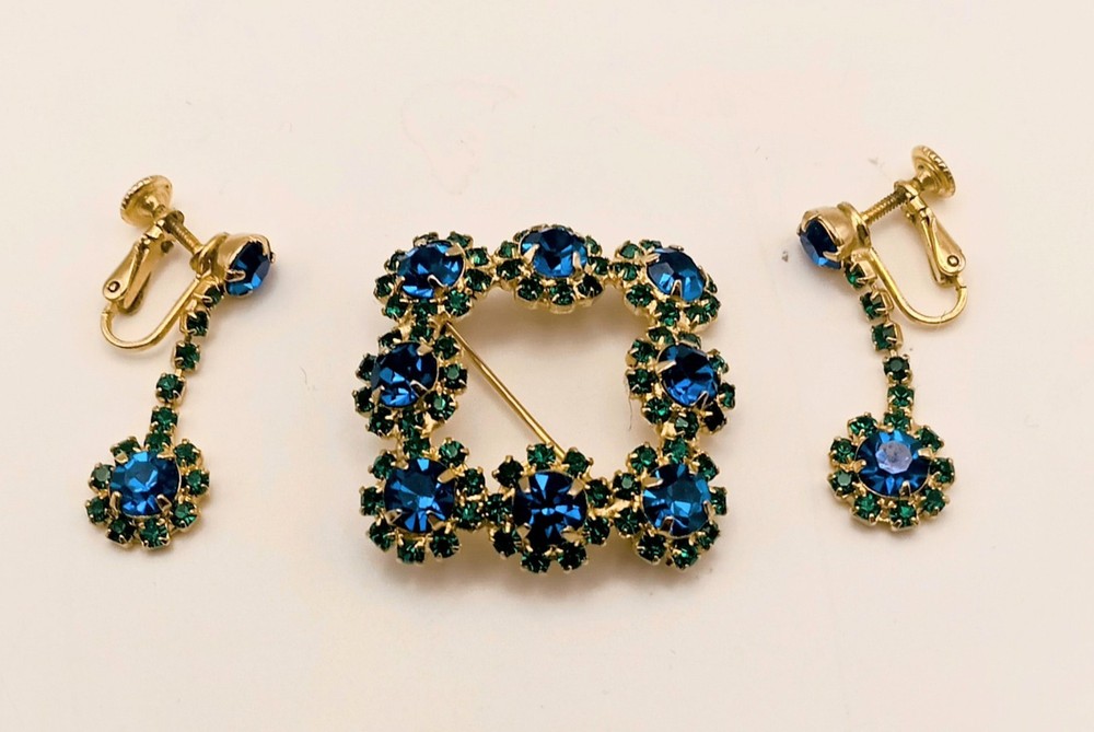 VTG Goldtone Blue And Green Crystal Rhinestone Brooch With Screwback Earrings